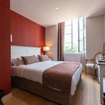 Le Chateau De Cesarges 3*
