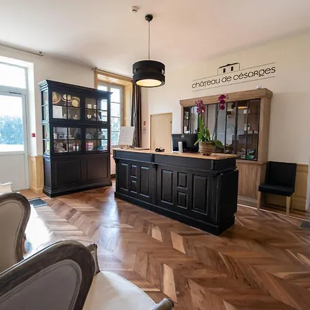 Le Chateau De Cesarges 3*