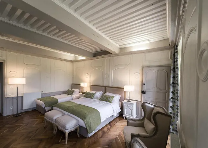 Hotel Le Château De Césarges