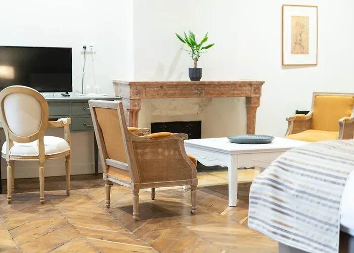 Hotel Le Château De Césarges