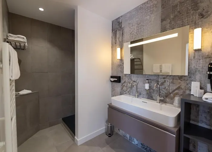 Le Château De Césarges Hotel 3*