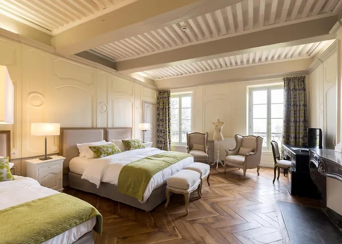 Hotel Le Château De Césarges