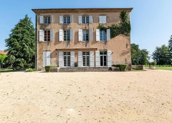 Hotel Le Château De Césarges 3*
