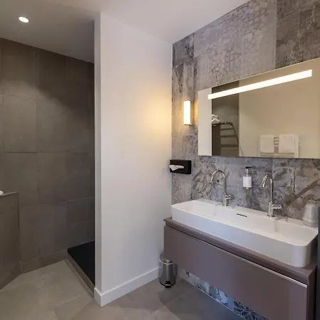 Le Château De Césarges Hotel 3*