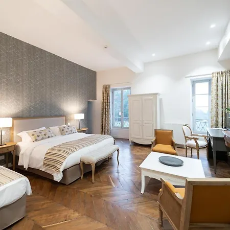 Hotel Le Château De Césarges 3*