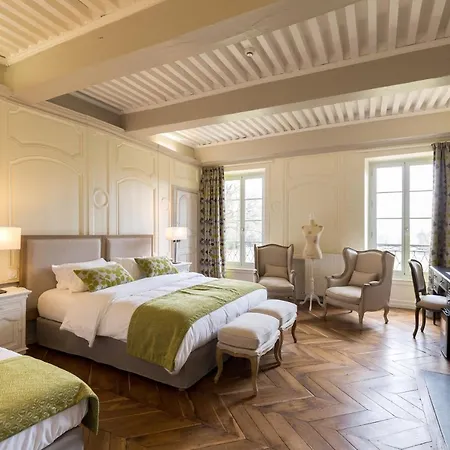 Hotel Le Château De Césarges